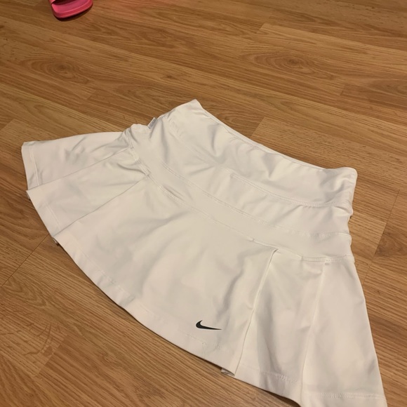 SOLD Nike Pleated Tennis Skirt - Picture 3 of 5
